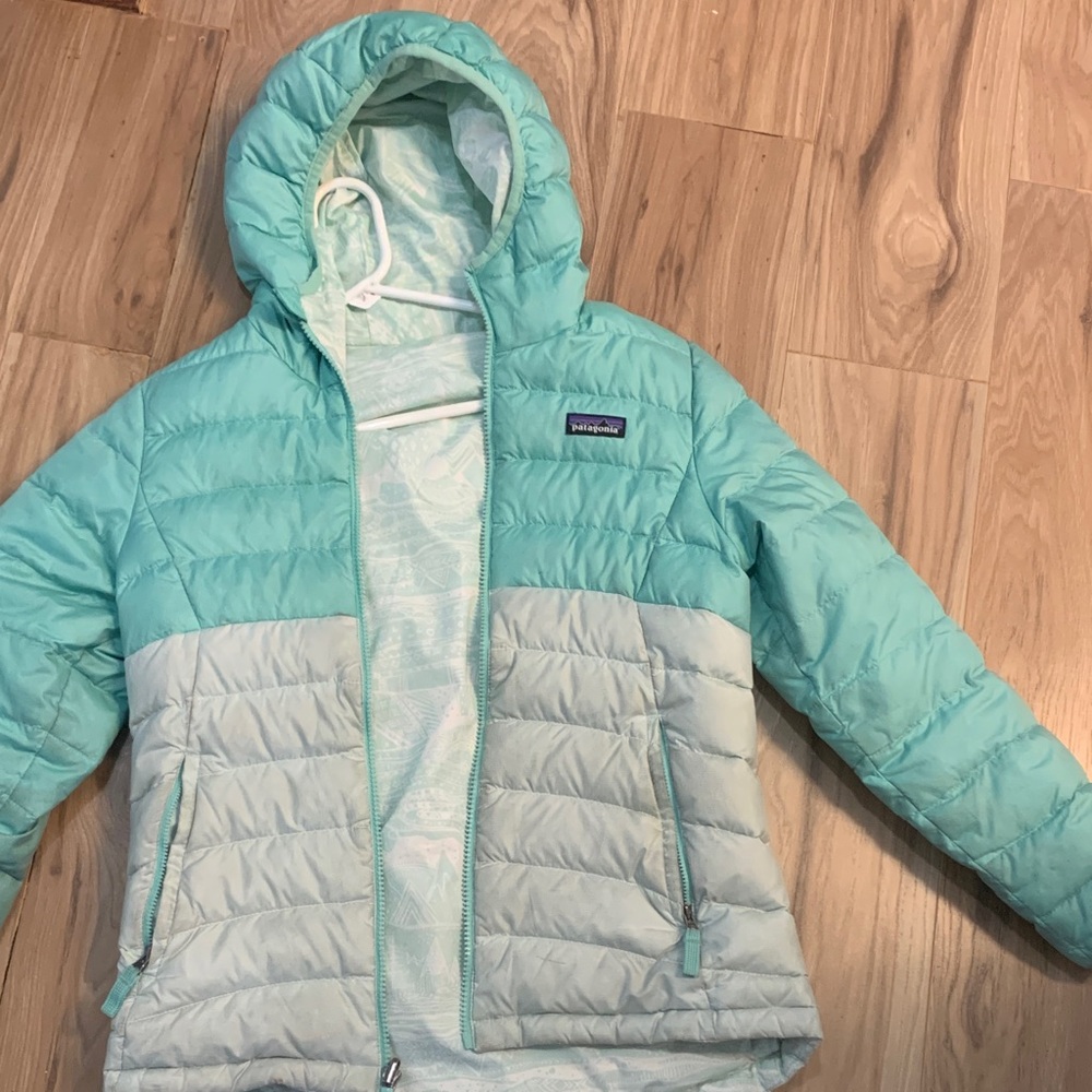 Patagonia Mint Green and Light Gray Hooded Puffer Jacket reversible M